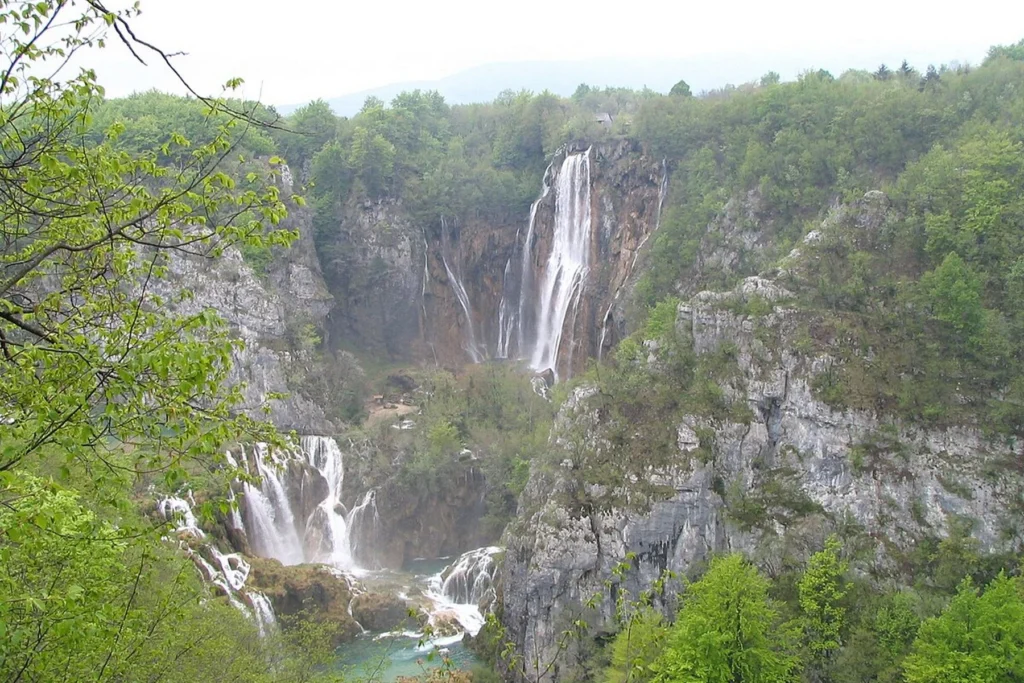 اذربيجان عرض عائلي 2 كبار + 2 اطفال اقل من 12 سنه 7 ايام
